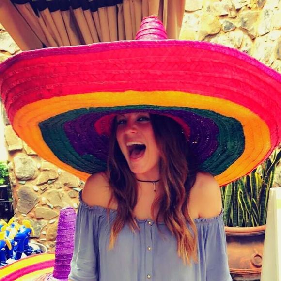 Meet your Posher, Nicole - Picture 1 of 1